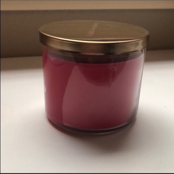 NEW Bath & Body Works 3 Wick Strawberry Pound Cake Candle - Picture 4 of 5